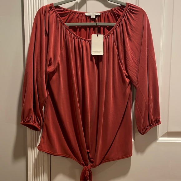 NWT -  Soft rust Green Envelope brand women’s top, size small. - Picture 1 of 5